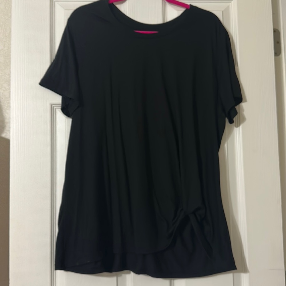 Black Tee Knot on lower left side